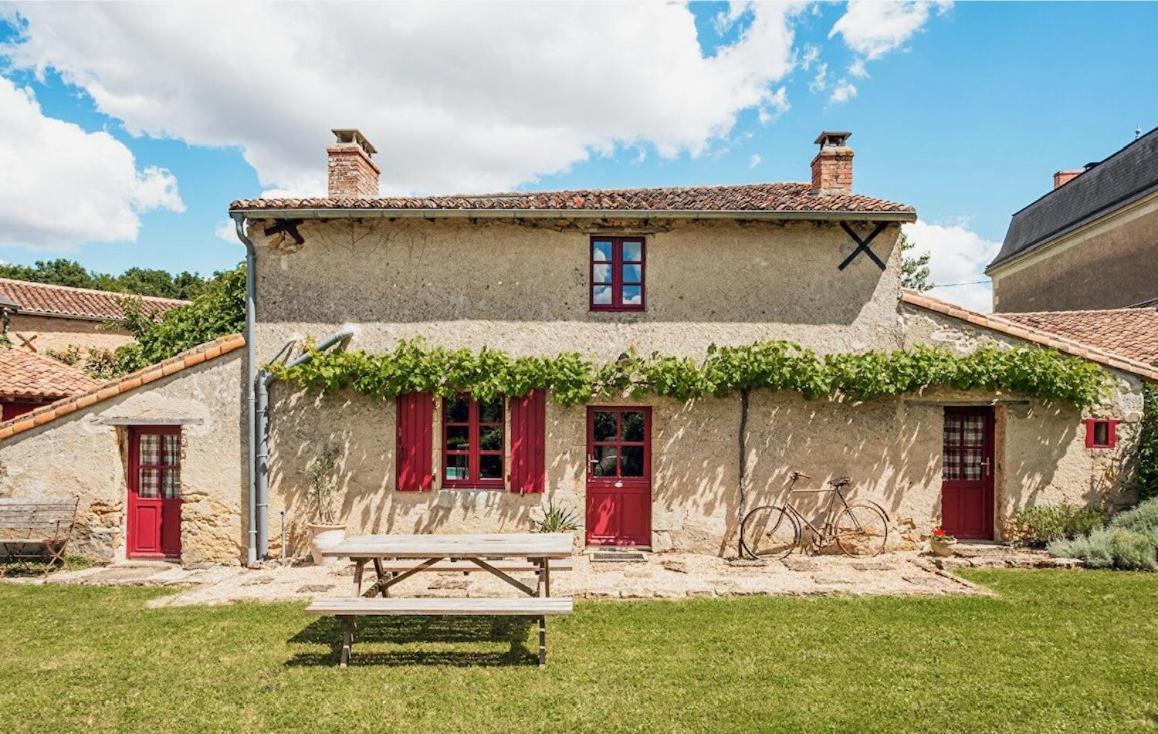 Bed and Breakfast La Jariette Airvault Екстер'єр фото
