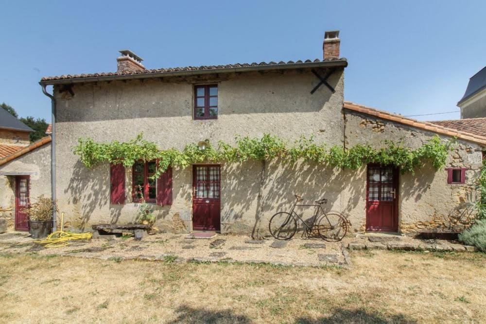 Bed and Breakfast La Jariette Airvault Екстер'єр фото