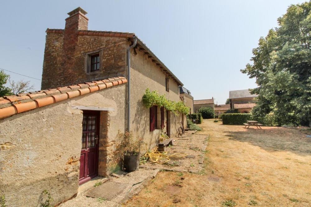 Bed and Breakfast La Jariette Airvault Екстер'єр фото