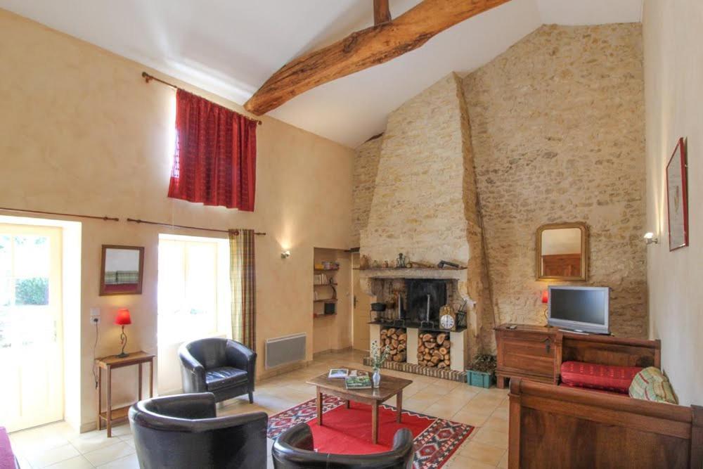 Bed and Breakfast La Jariette Airvault Екстер'єр фото